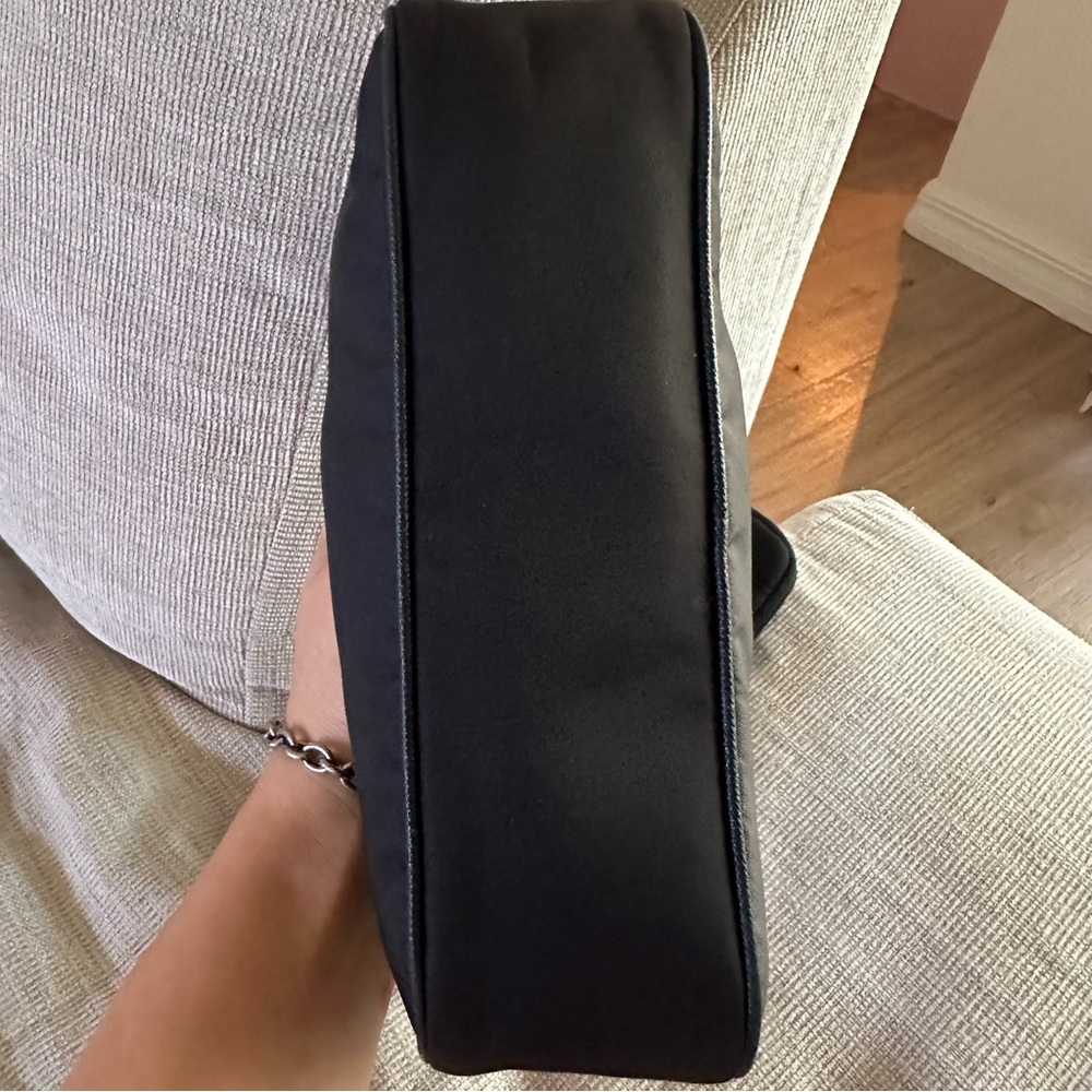 Authentic Prada Re-Edition‎ 2005 Re-Nylon bag - Picture 9 of 10